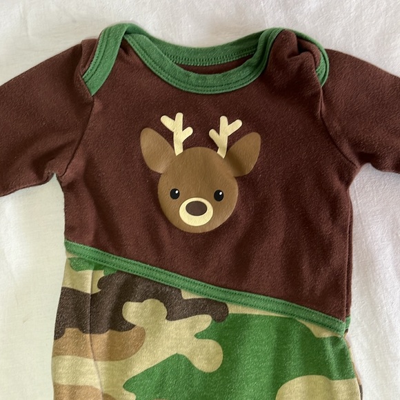 0-9M Izzy & Owie camouflage/deer baby nightgown - Picture 2 of 3